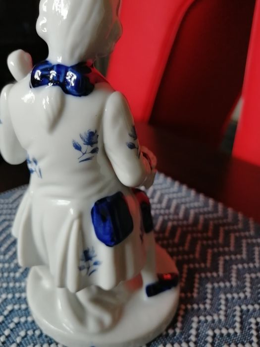 Красива Порцеланова Фигура