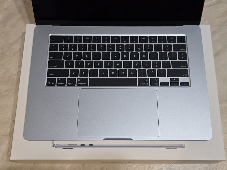 MacBook Air 15 M4 16/512 6 циклов