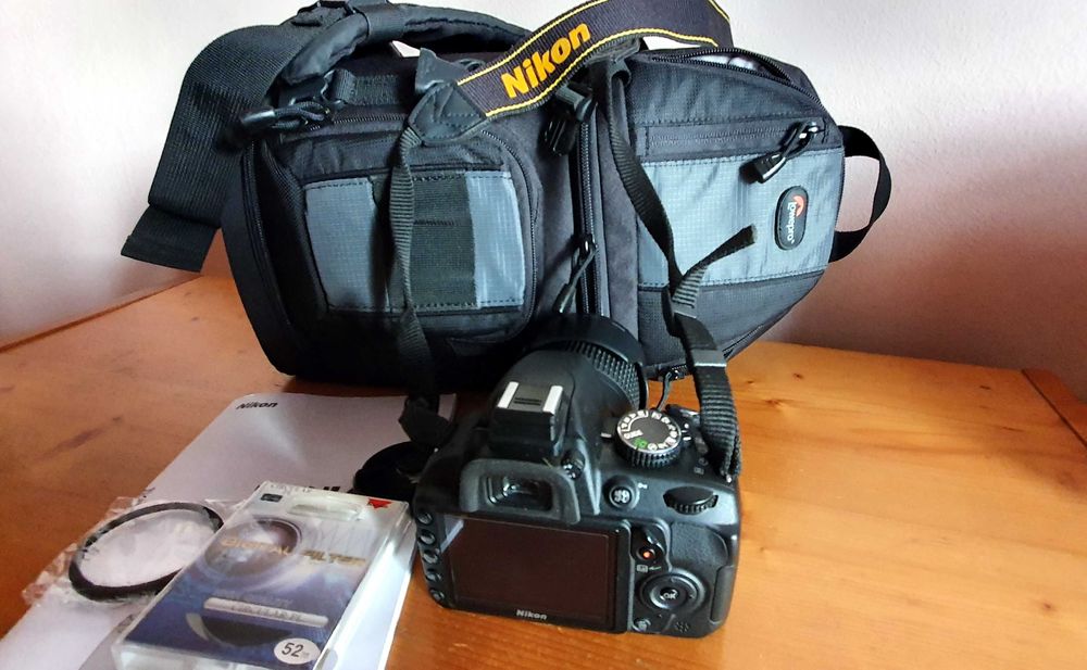 aparat foto digital DSLR NIKON D3100 cu obiectiv 55-200