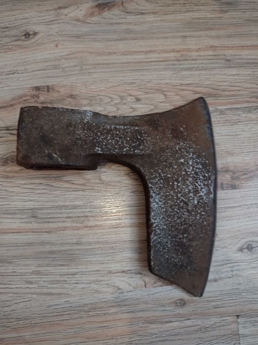 Стара брадва ...