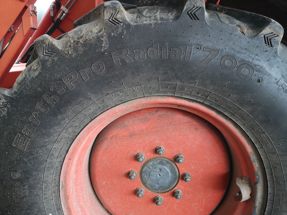 Продавам гума Galaxy Earth Pro 700!