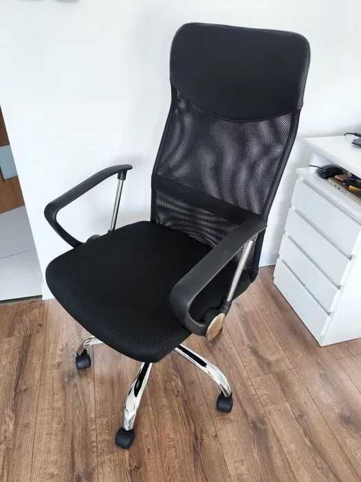 Промо! Черен офис стол в добро състояние