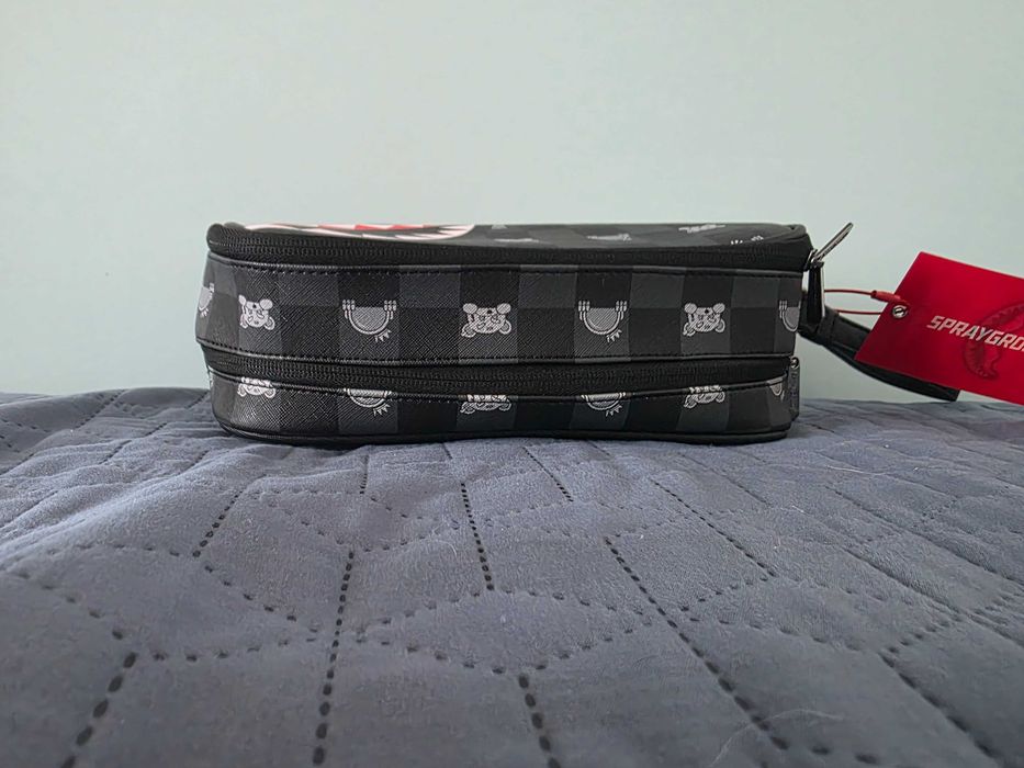 Несесер Sprayground "Gray peeking character"