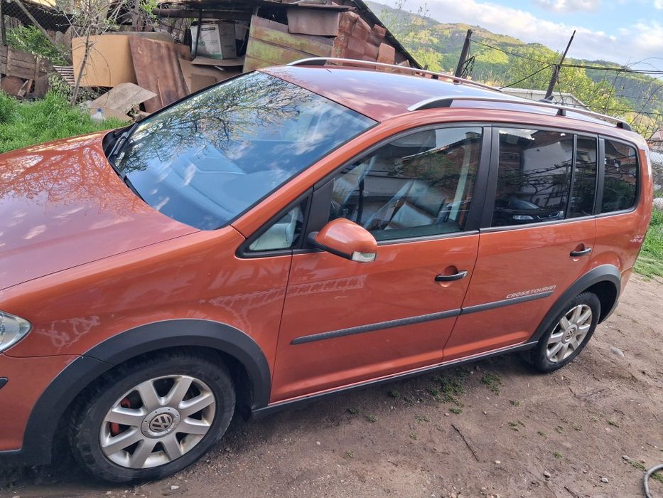 Продавам Volkswagen Touran Cross 2.0 TDI 170 к.с.