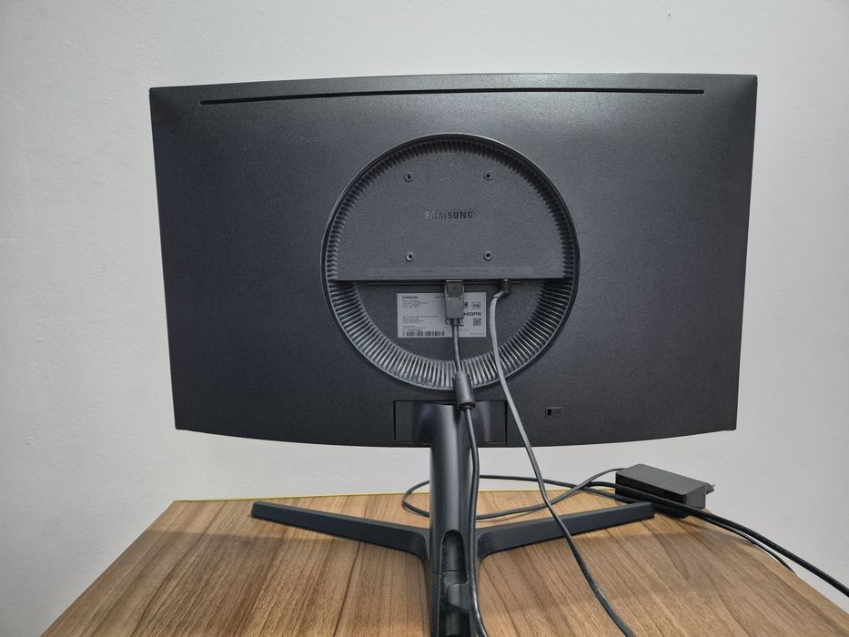 Samsung LC27RG50 Monitor Curbat Gaming 27” 240Hz