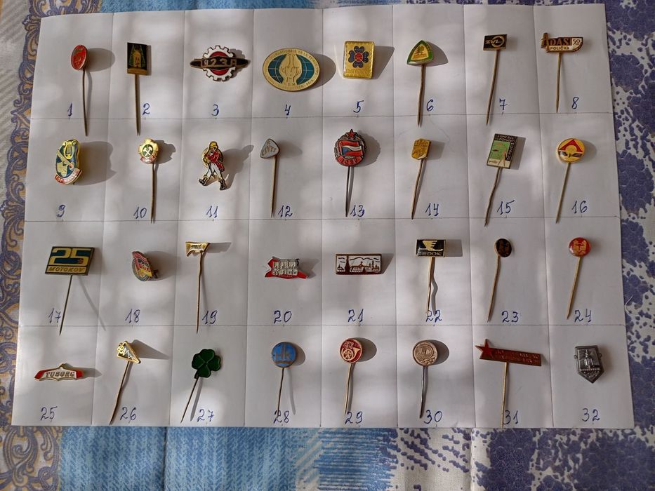 Стари метални Значки