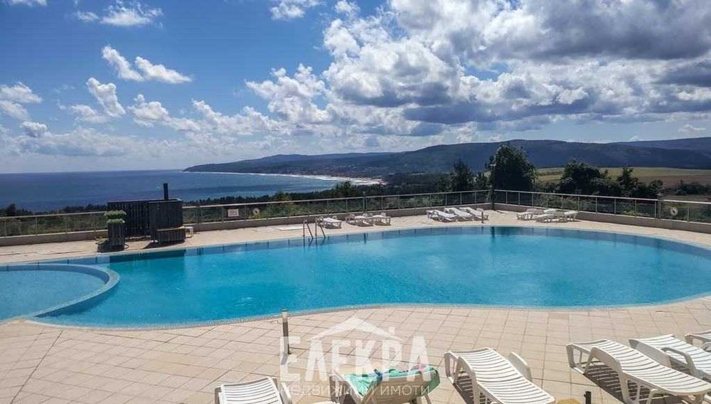 тристаен апартамент с удивителна морска панорама в гр. Бяла.