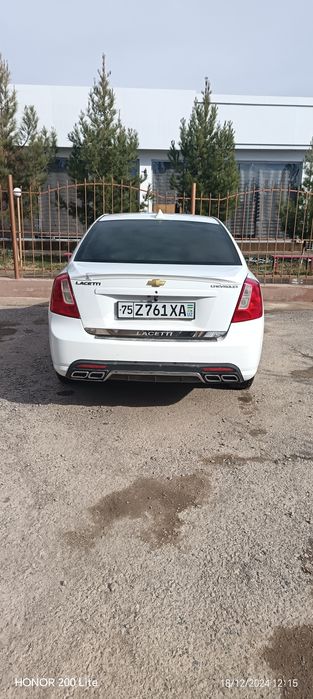 Lasetti xolati ajoyib