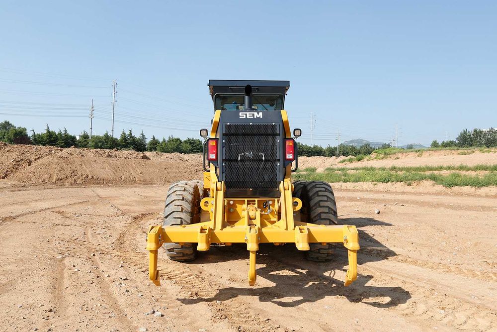 Автогрейдер SEM [922F AWD] 220лс / полный привод
