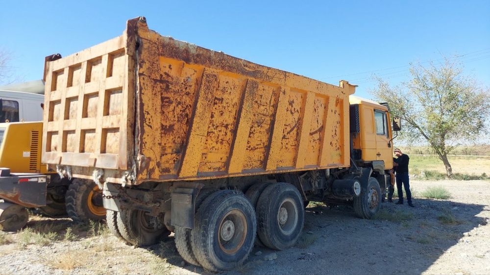 SHACMAN русумли, 2007 йилда ишлаб чиқарилган самосвал сотилади.