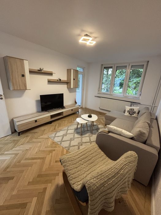 Inchiriez apartament cu 2 camere decomandat