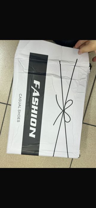 Кроссовки белые спортивные