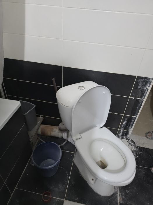 Продам унитазы срочно