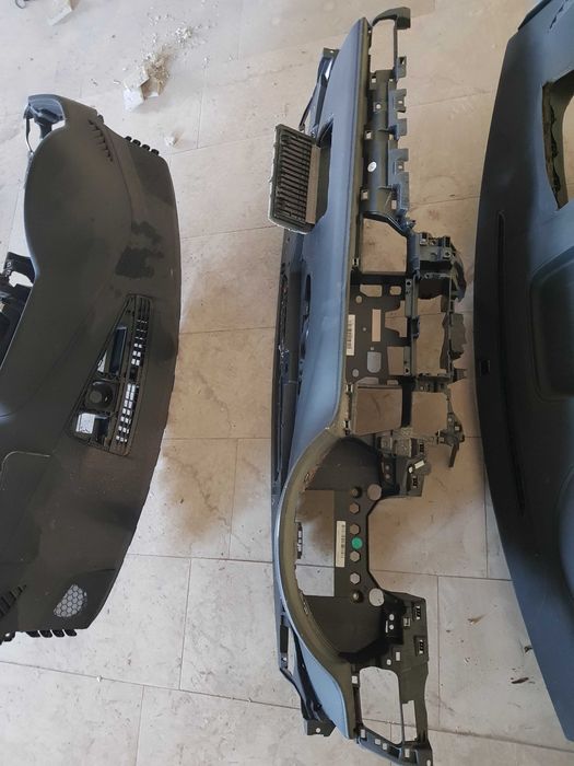 Арматурни табла за коли audi A8,A5 и тигуан гръмнали