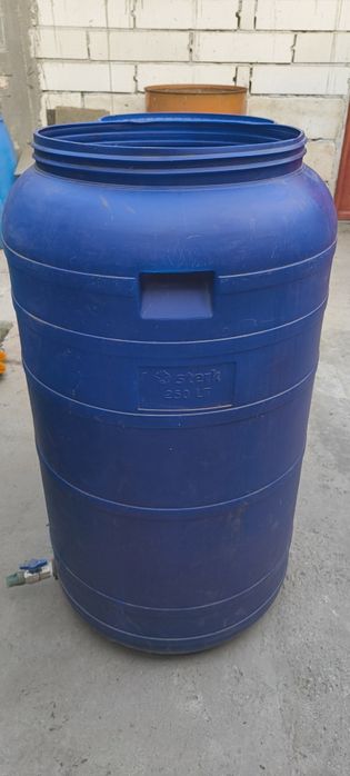 Butoaie plastic 220L și 250L cu robinet