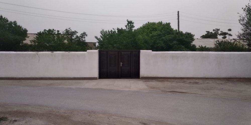 Срочна ховли сотилади
