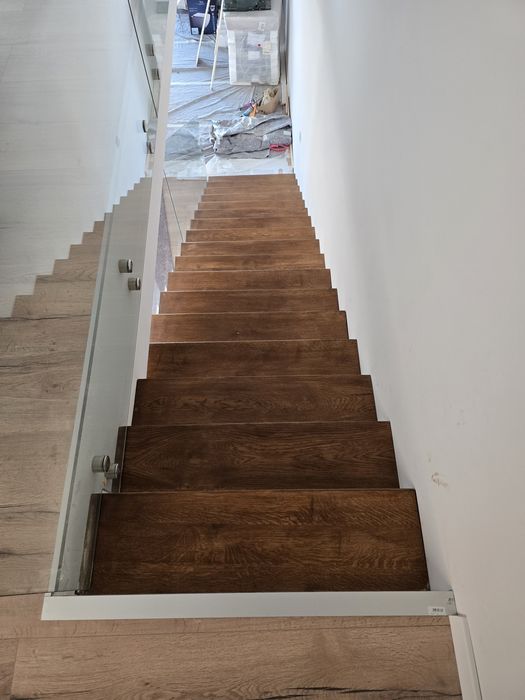 Scări din lemn masiv