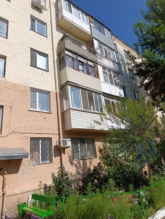 Продаётся 2 ком кв Назарбаева 64