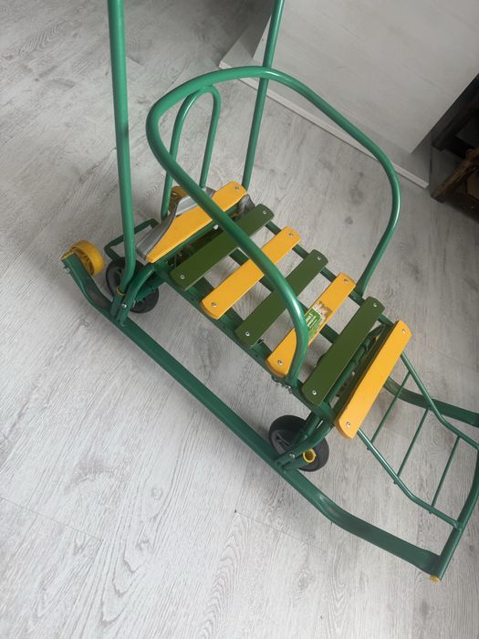 Продам санки на колесиках