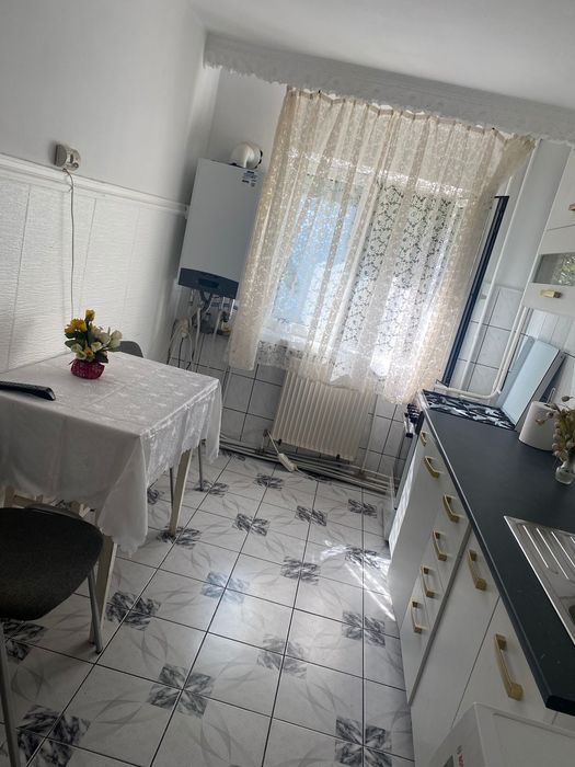 Inchiriez apartament