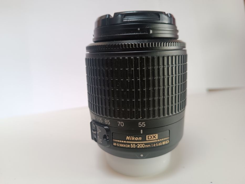 Продавам NIKON d 3200 +2 бр.обективи