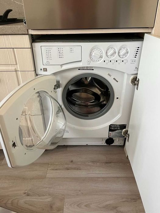Пералня за вграждане Hotpoint Ariston AWM 1081 EU