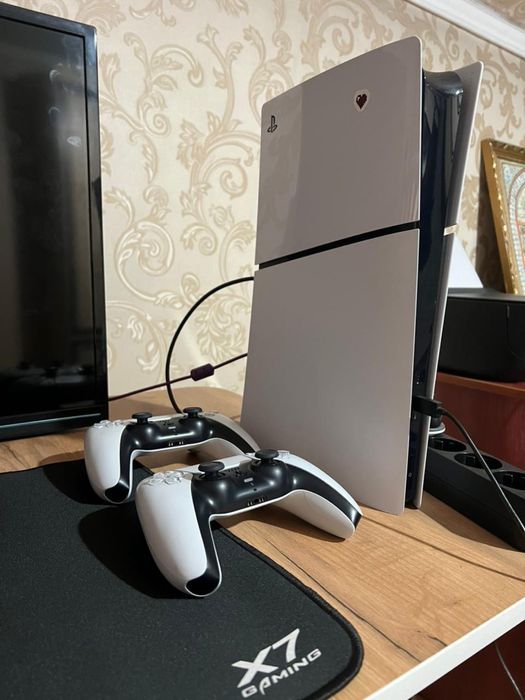 PlayStation 5 Slim Digital Edition 1000 GB + 2 геймпада