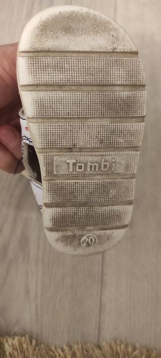 Сандалии для девочки фирмы Tombi