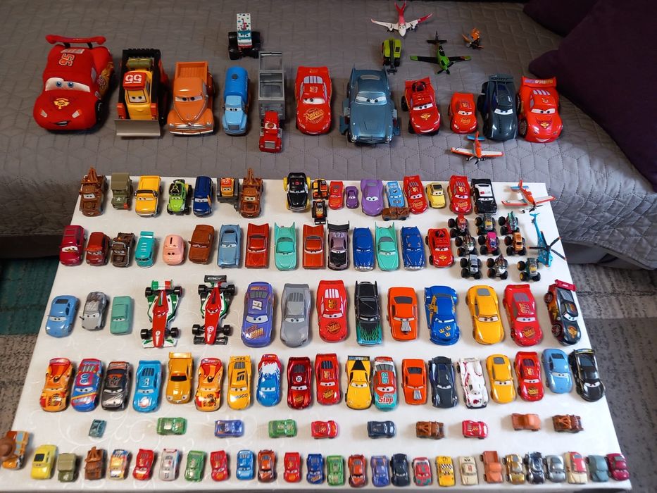 Mașinuțe Disney Cars.  Metal/ Plastic. Fulger MC Queen. Dinoco.