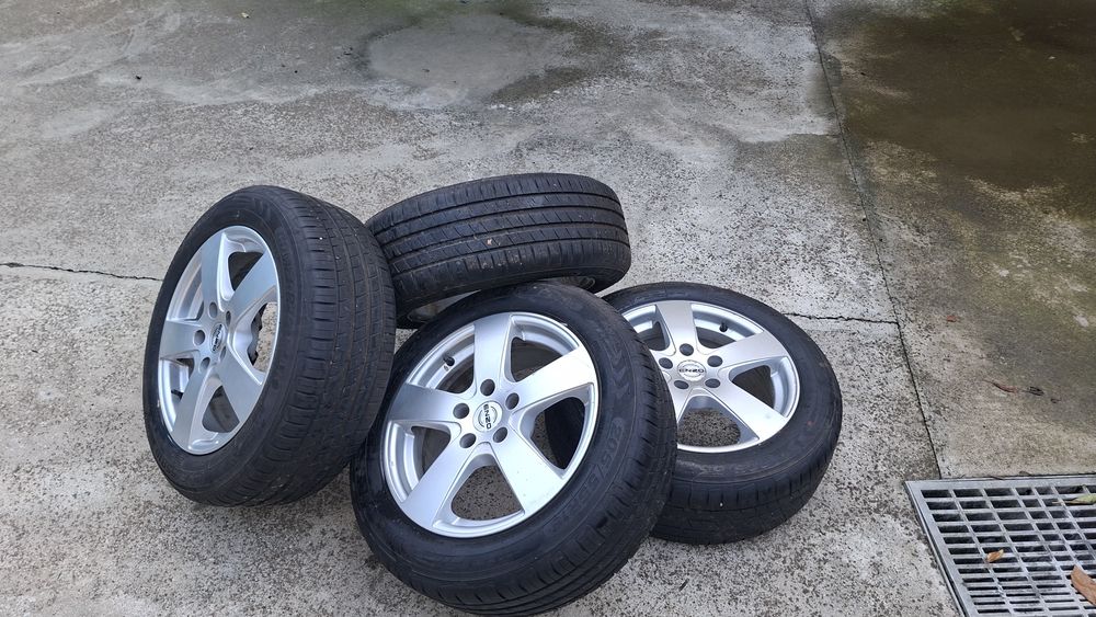 Genti cu cauciucuri noi..pr 16