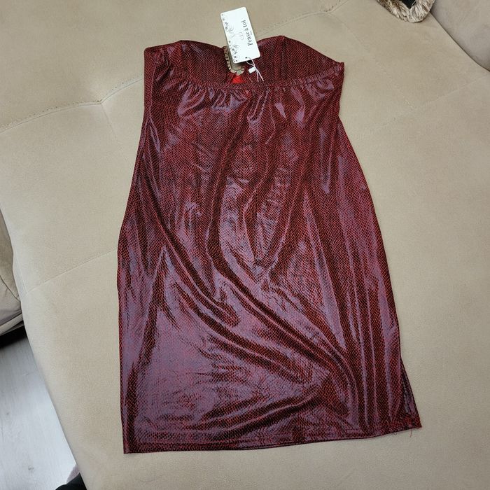 Еластична вечерна рокля