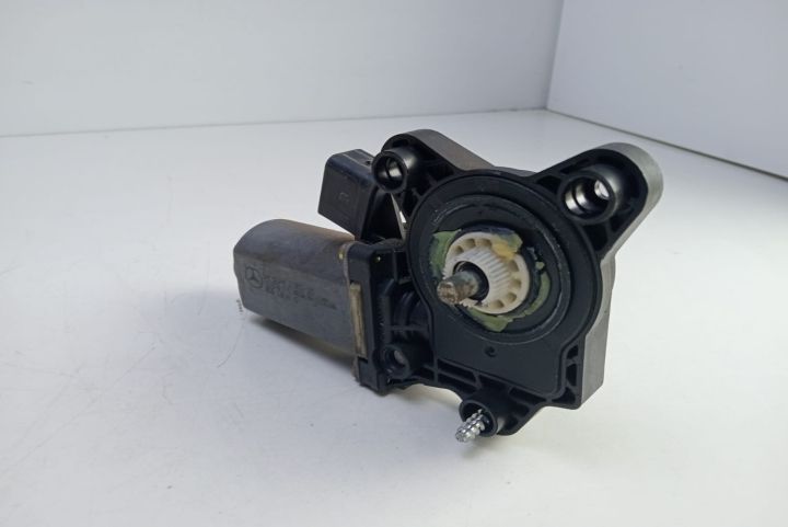 Motoras macara stanga fata A2208204642 Mercedes-Benz C-Class W203