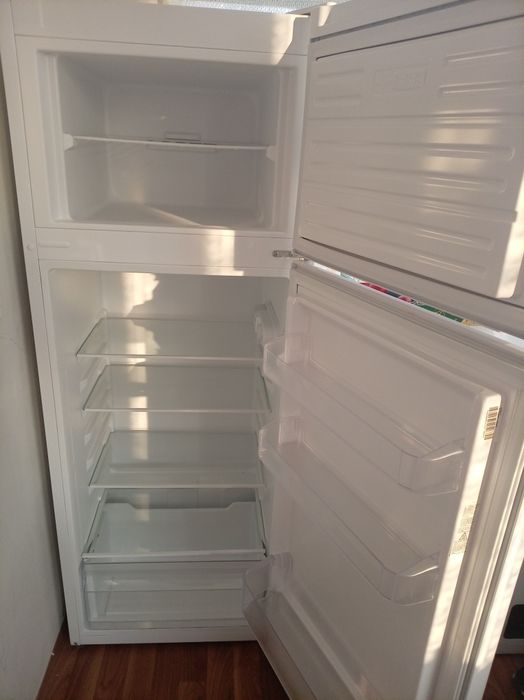 Vând frigider vision