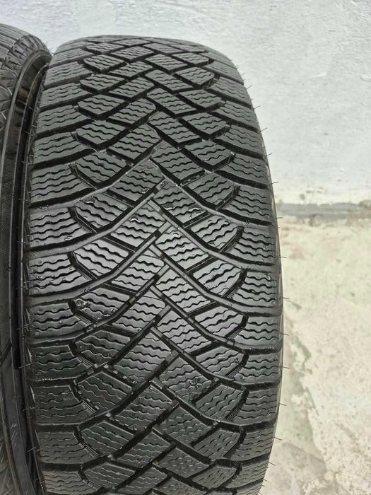 215/60R17 Maxxis