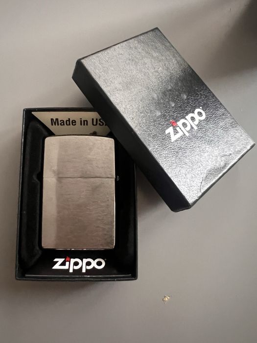 Bricheta Zippo noua