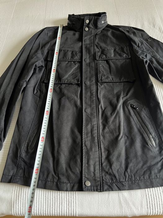 Продавам мъжко / юношеско яке на марката Victorinox