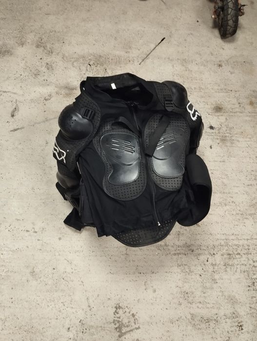 Каска Bellразмер м ризница fox наколенки aipnestat s/m