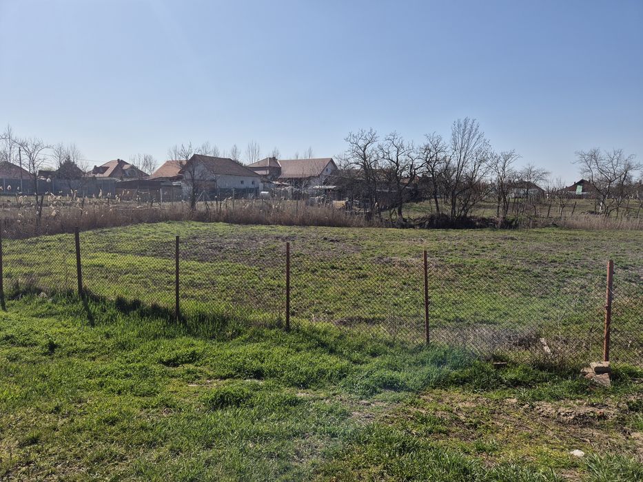 Teren intravilan de vanzare !