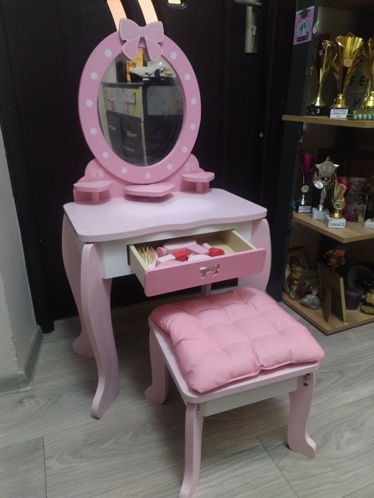Măsuța de machiaj