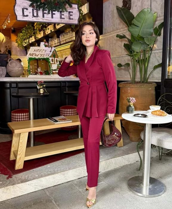 НОВ Дамски костюм