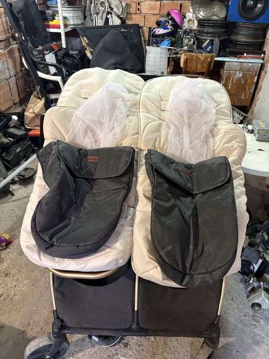 Количка за близнаци