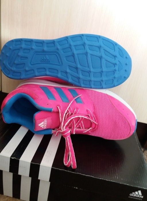 ADIDAS чисто нови оригинални маратонки - номер 38,5