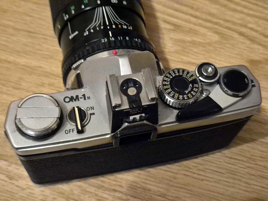 Camera foto Olympus OM-1 MD + obiectiv Sigma 80mm - colectie