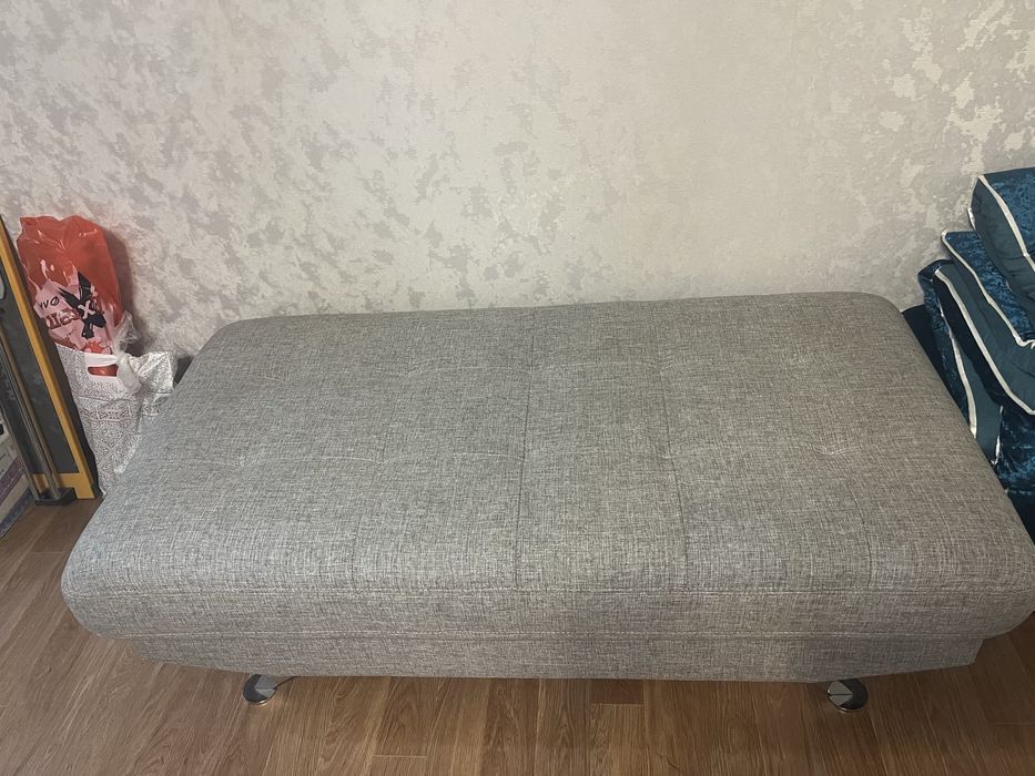 Продам диванчик в хорошем состоянии