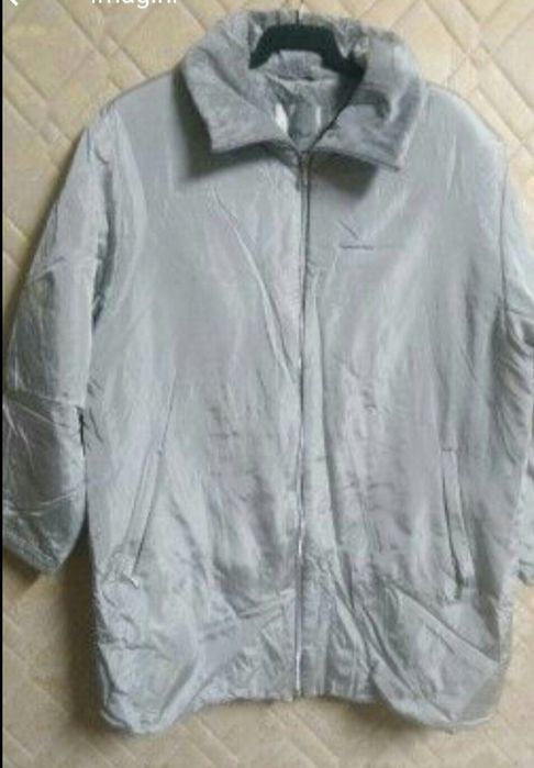 Geaca dama argintie , moderna , matlasata , calduroasa .