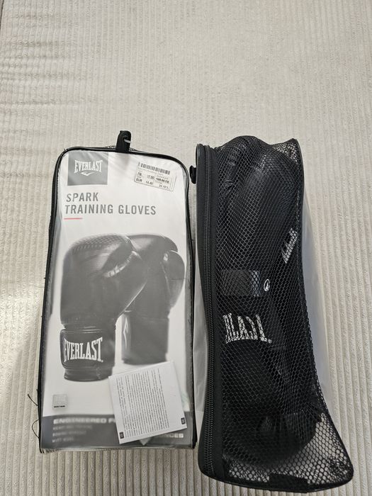 Боксови ръкавици Everlast Чисто нови 2 бр