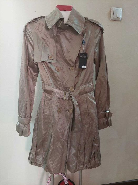 Продаётся  новый плащ