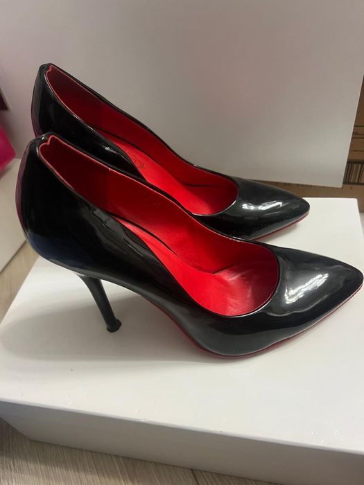 женская обувь со шпильками