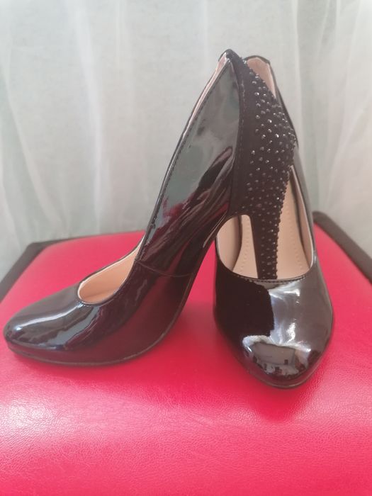 Pantofi de damă cu toc mărimea 35