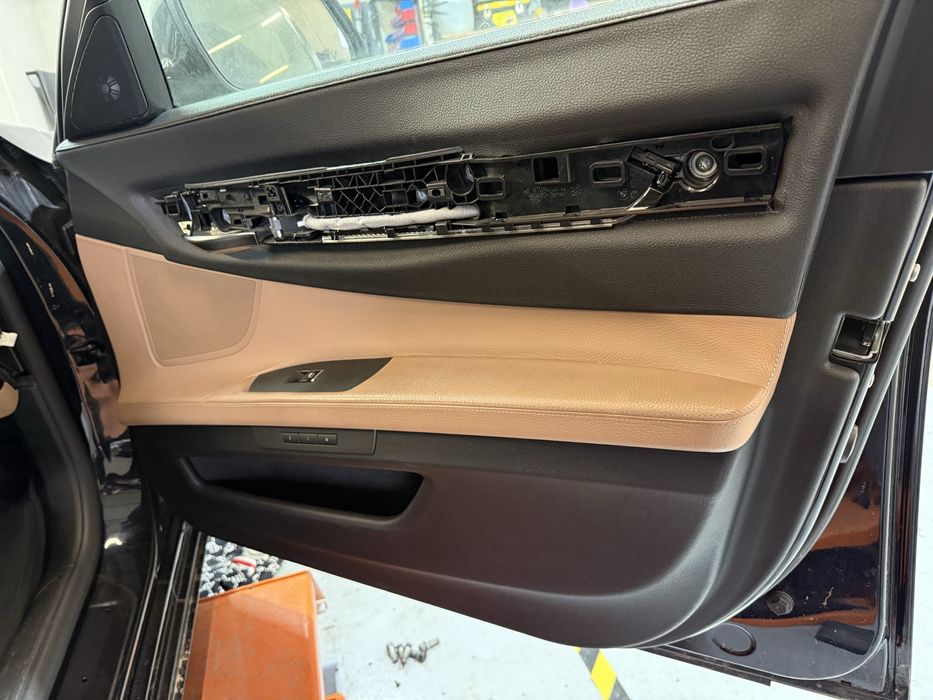 Interior confort / ecrane BMW Seria 7 F01 volan stanga
